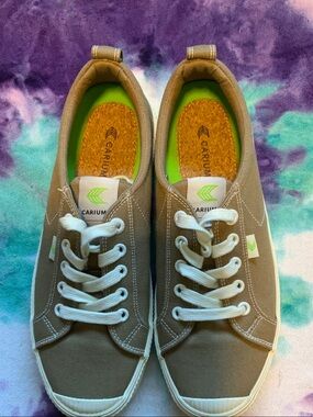 Cariuma Canvas Sneakers Olive Green White Trim Low Top‎ Lace Up Womens